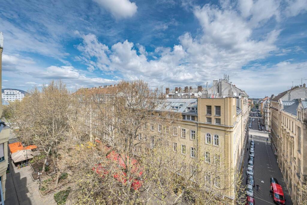 Liszt Ferenc Square Panorama Apt Budapest Luaran gambar
