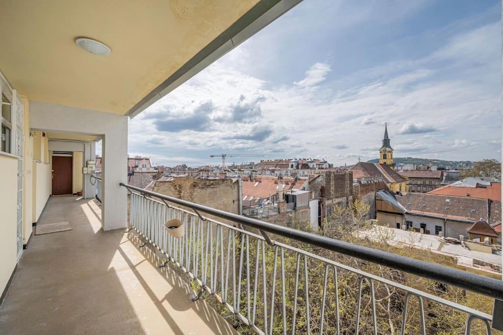 Liszt Ferenc Square Panorama Apt Budapest Luaran gambar
