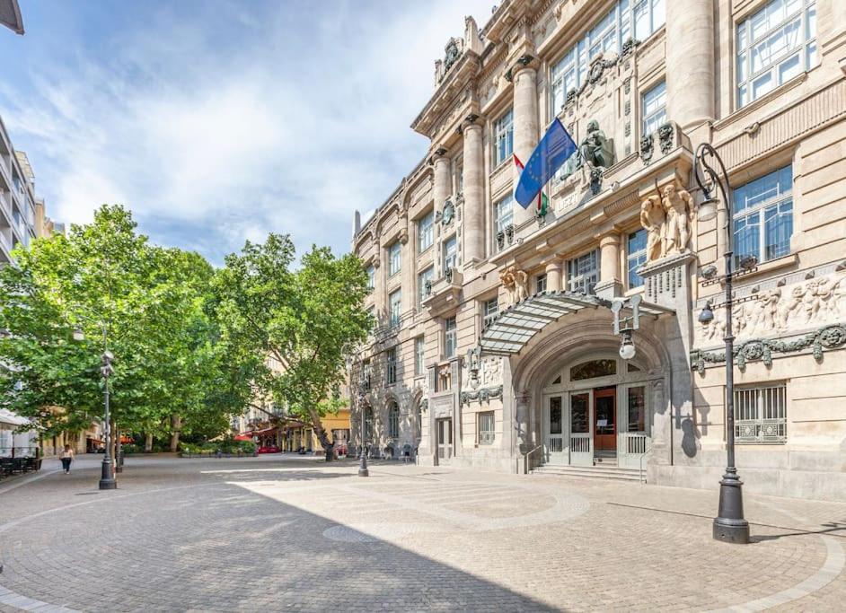 Liszt Ferenc Square Panorama Apt Budapest Luaran gambar